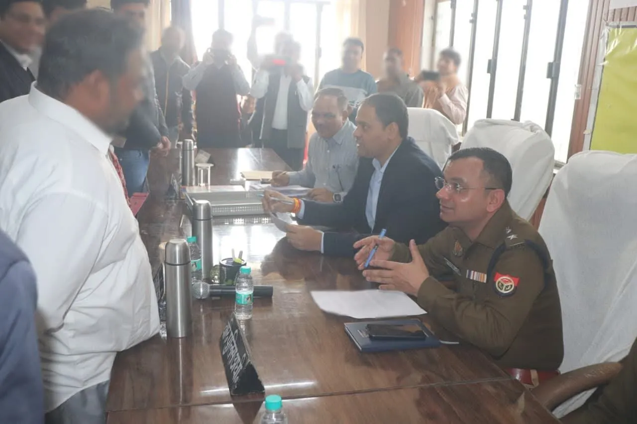 मुरादाबाद: कांठ तहसील में सम्पूर्ण समाधान दिवस पर DM अनुज सिंह व SSP सतपाल अंतिल ने सुनी फरियादियों की समस्याएं
