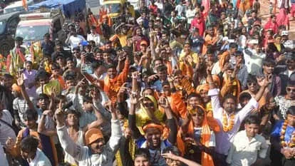 महाशिवरात्रि पर मुरादाबाद शिवमय, चौरासी घंटा मंदिर में उमड़ी भक्तों की अपार भीड़