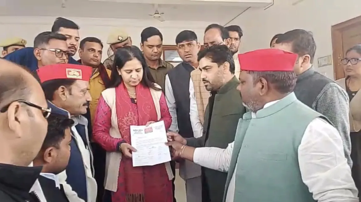 सम्भल में ‘यादव जी की लव स्टोरी’ फिल्म के खिलाफ सपा और सर्वसमाज का प्रदर्शन, रिलीज पर रोक की मांग