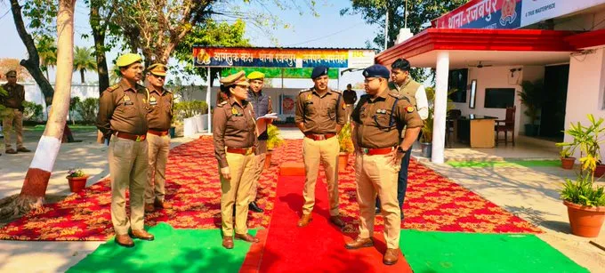 अमरोहा एसपी अमित कुमार आनंद ने किया रजबपुर थाने का वार्षिक निरीक्षण, सराहनीय कार्य करने वाले ग्राम प्रहरियों को किया सम्मानित
