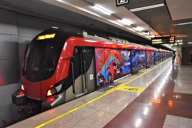 लखनऊ मेट्रो की रेल पटरियों पर गंभीर सवाल, CAG रिपोर्ट में मानकों के उल्लंघन और लापरवाही का खुलासा