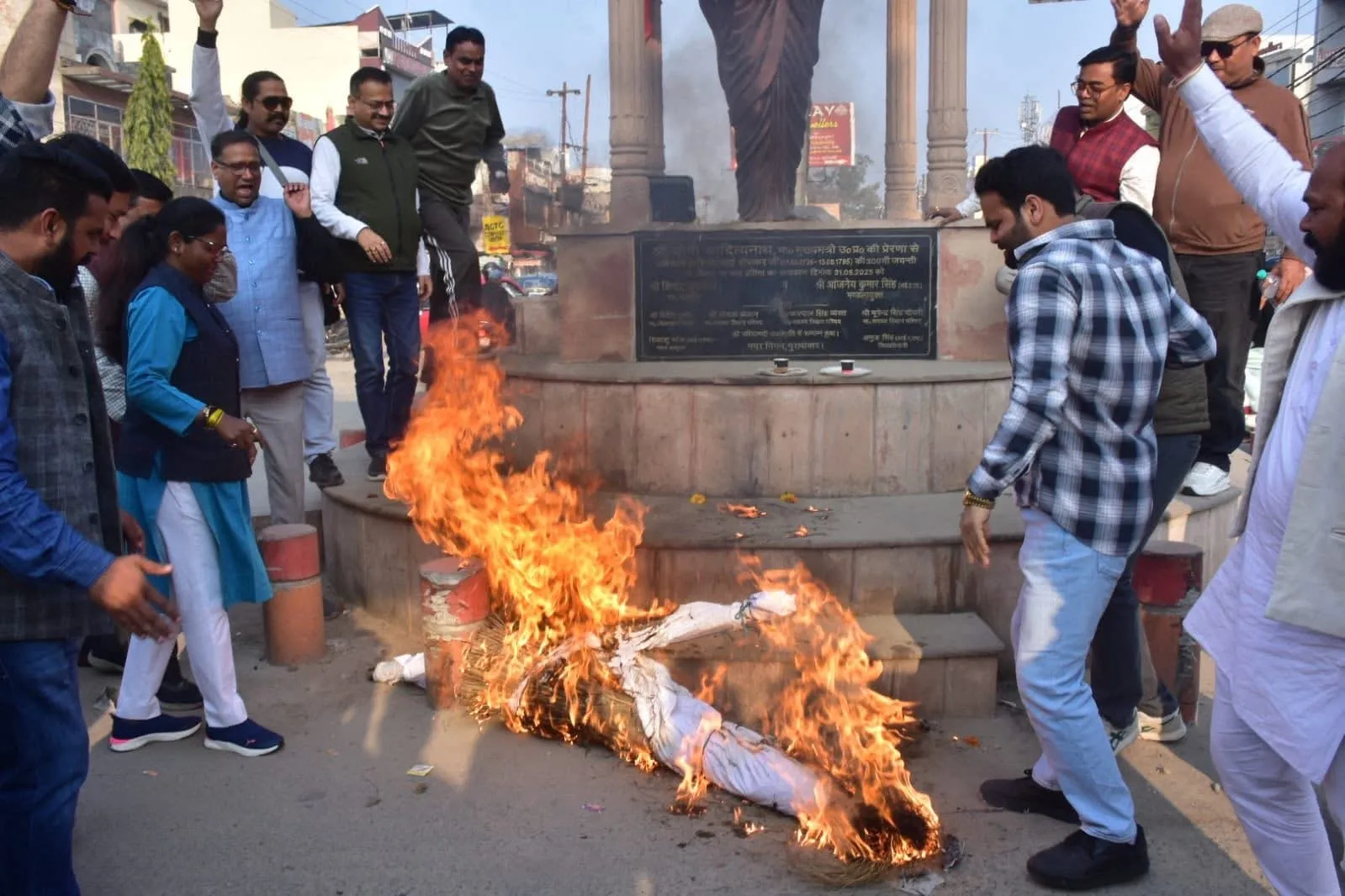 मुरादाबाद में BJYM का कांग्रेस के खिलाफ प्रदर्शन, राहुल गांधी का पुतला दहन