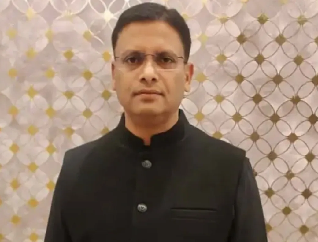 मुरादाबाद: फर्जी आख्या देने के दोषी पाए गए लेखपाल, डीएम ने वेतन घटाकर किया ट्रांसफर