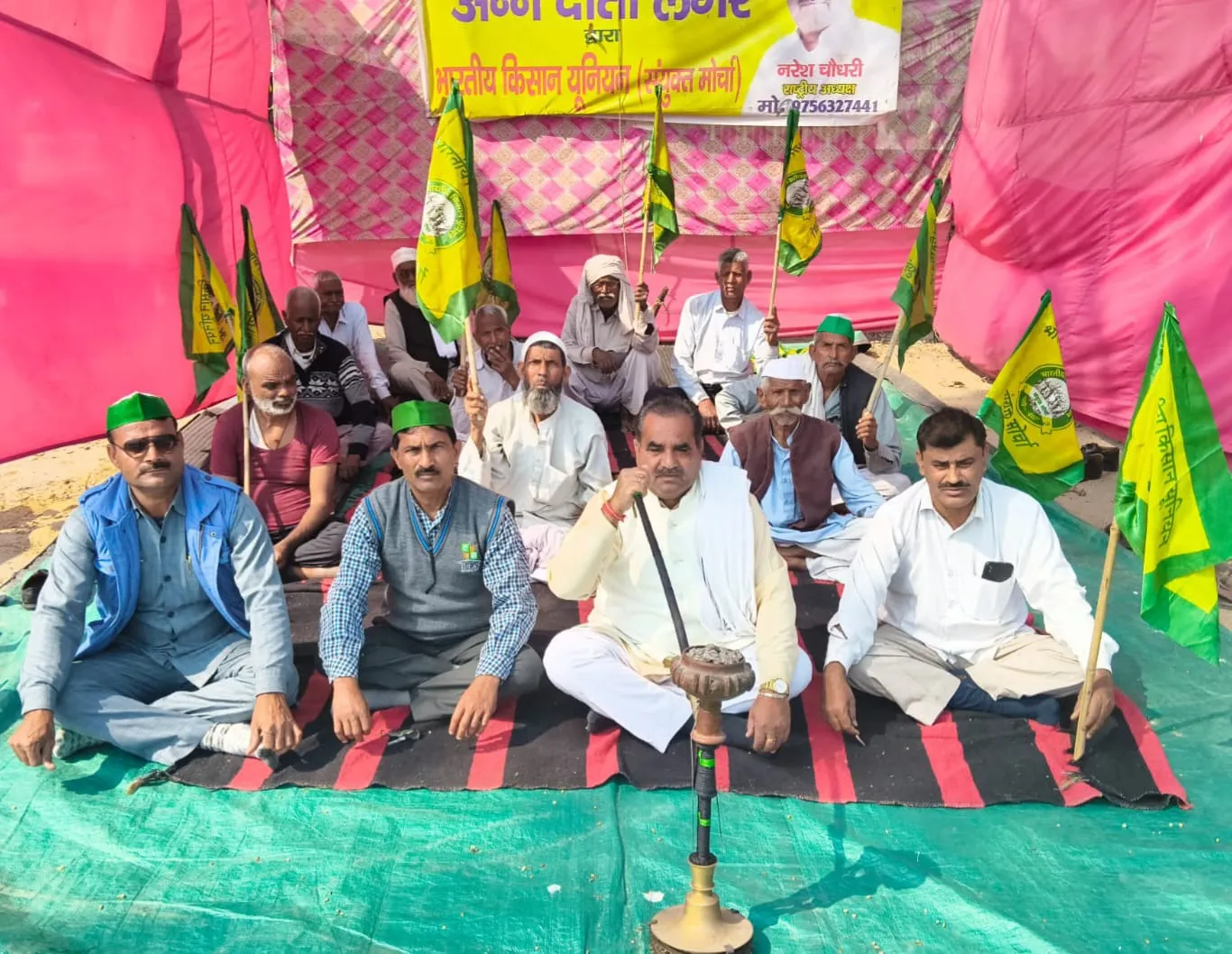 अमरोहा में जहरीला पानी बना ‘साइलेंट किलर’, 68 दिनों से धरने पर डटे किसान