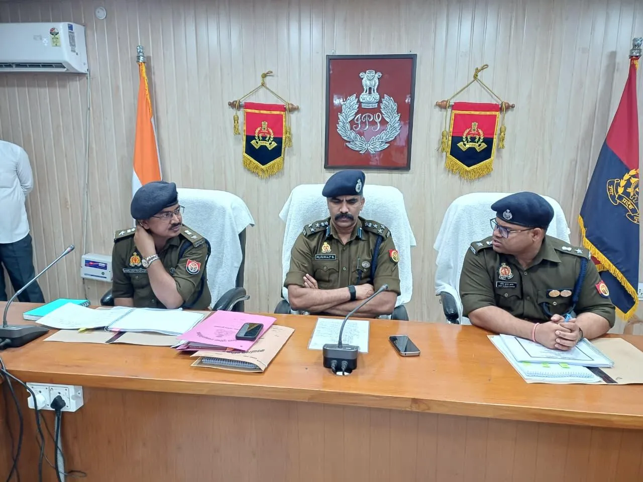 अमरोहा में डीआईजी मुनिराज की अहम बैठक, त्योहारों को लेकर दिए निर्देश