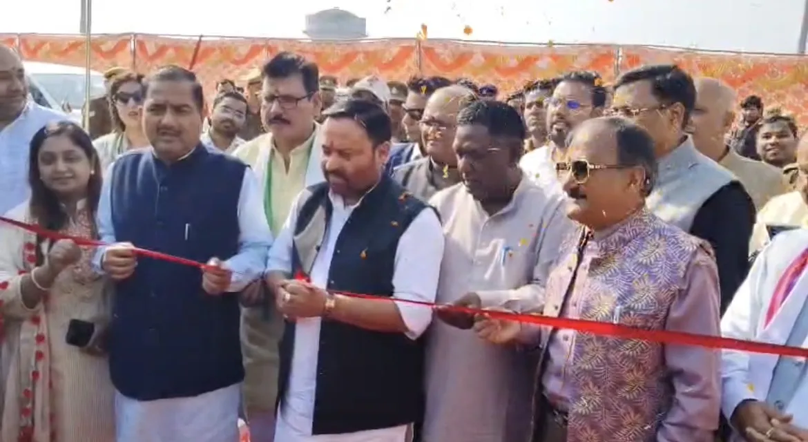 मुरादाबाद को मिली नई सौगात: सात अजूबा पार्क का भव्य शुभारंभ, प्रभारी मंत्री ने फीता काटकर किया उद्घाटन