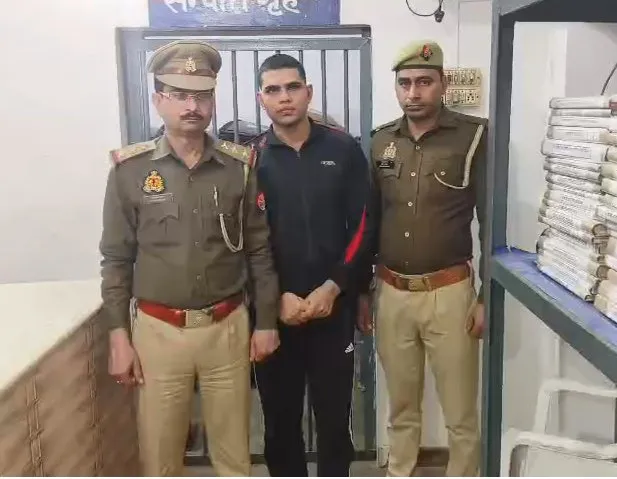 अमरोहा: राशिद हत्याकांड का मुख्य आरोपी गिरफ्तार, 25 हजार का इनामी था नब्बू, थाने में आत्मसमर्पण कर आरोपी ने डाला हथियार