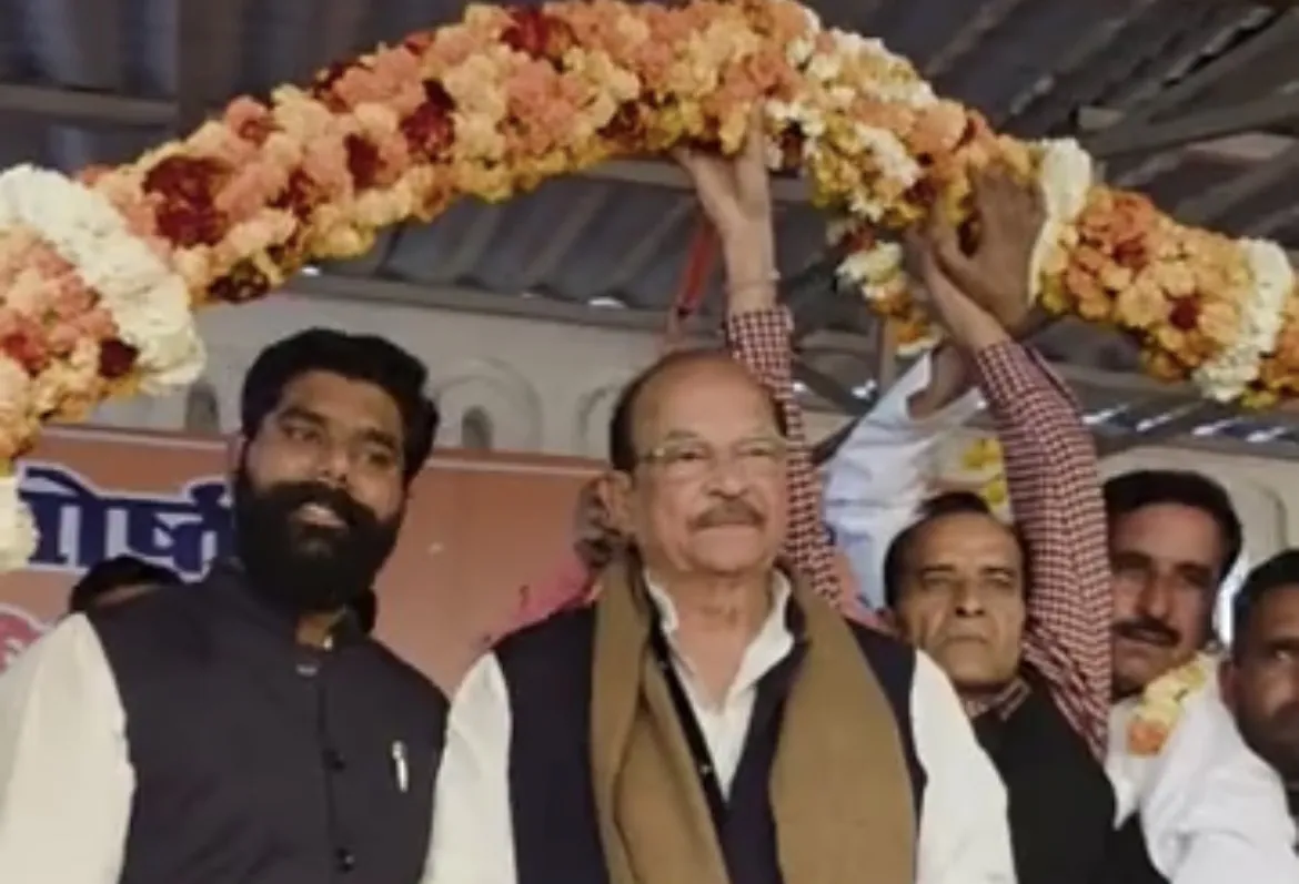 संभल में पूर्व सांसद डीपी यादव का शक्ति प्रदर्शन, 2027 चुनाव को लेकर भरी हुंकार, राष्ट्रीय परिवर्तन दल की किसान गोष्ठी में जुटा जनसैलाब