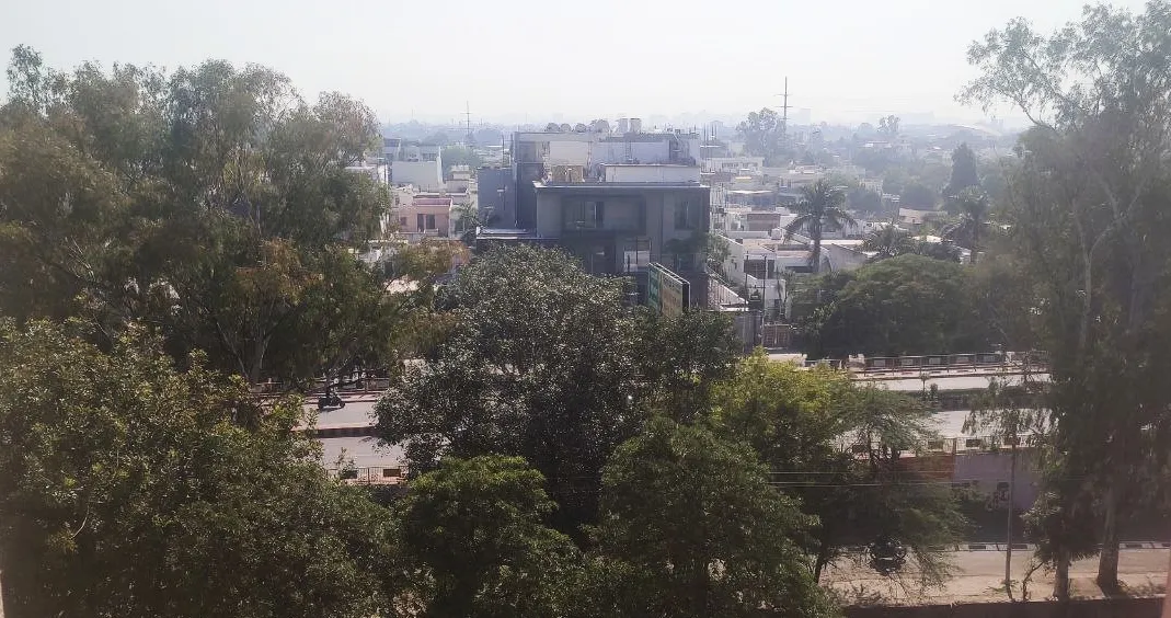 पश्चिम यूपी में बदला मौसम, बारिश और ओलावृष्टि से ठंड बढ़ी, गेहूं की फसल को बड़ा फायदा