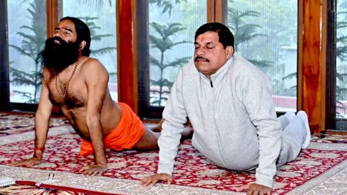 हरिद्वार में दिखा अलग अंदाज मुख्यमंत्री मोहन यादव ने, बाबा रामदेव के साथ किया शीर्षासन योग साधना और संस्कारों की झलक