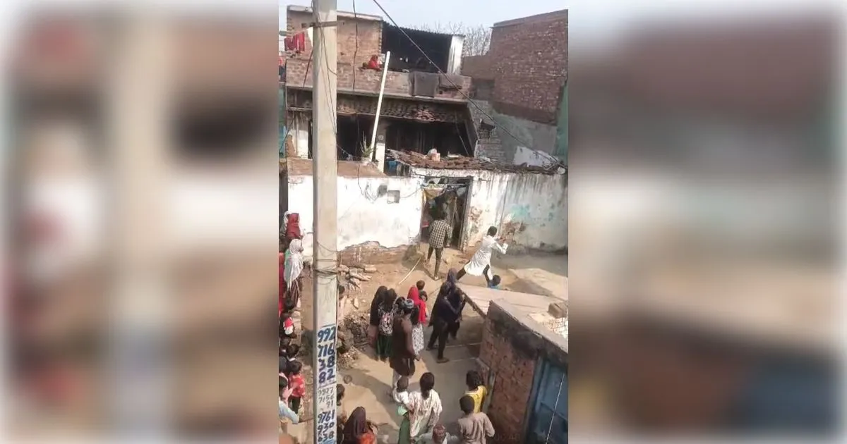 मुजफ्फरनगर: चौरावाला में चबूतरे के विवाद में खूनी संघर्ष, घर में घुसकर महिलाओं को किया लहूलुहान, वीडियो वायरल
