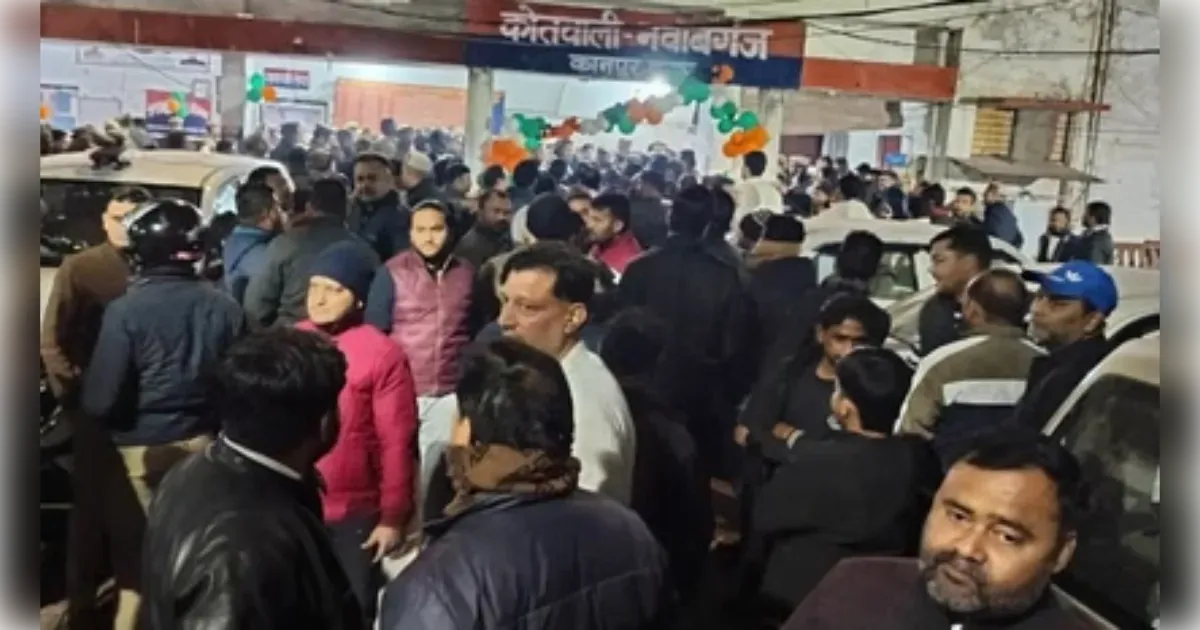 कानपुर (KANPUR): बार एसोसिएशन के पूर्व महामंत्री की हिरासत पर बवाल, 7 घंटे तक वकीलों ने घेरा थाना, 10 थानों की फोर्स तैनात