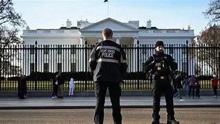 डोनाल्ड ट्रंप के मार-ए-लागो एस्टेट में सुरक्षा की बड़ी चूक! अमेरिकी सीक्रेट सर्विस ने एस्टेट में घुसने की कोशिश कर रहे युवक को मार गिराया