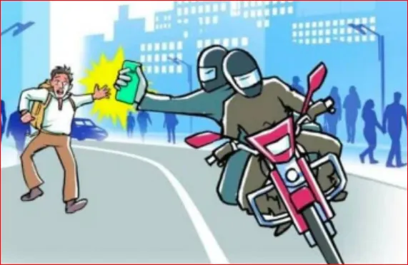 नोएडा में पान की दुकान पर बाइक सवार बदमाशों ने iPhone 17 प्रो लूटा