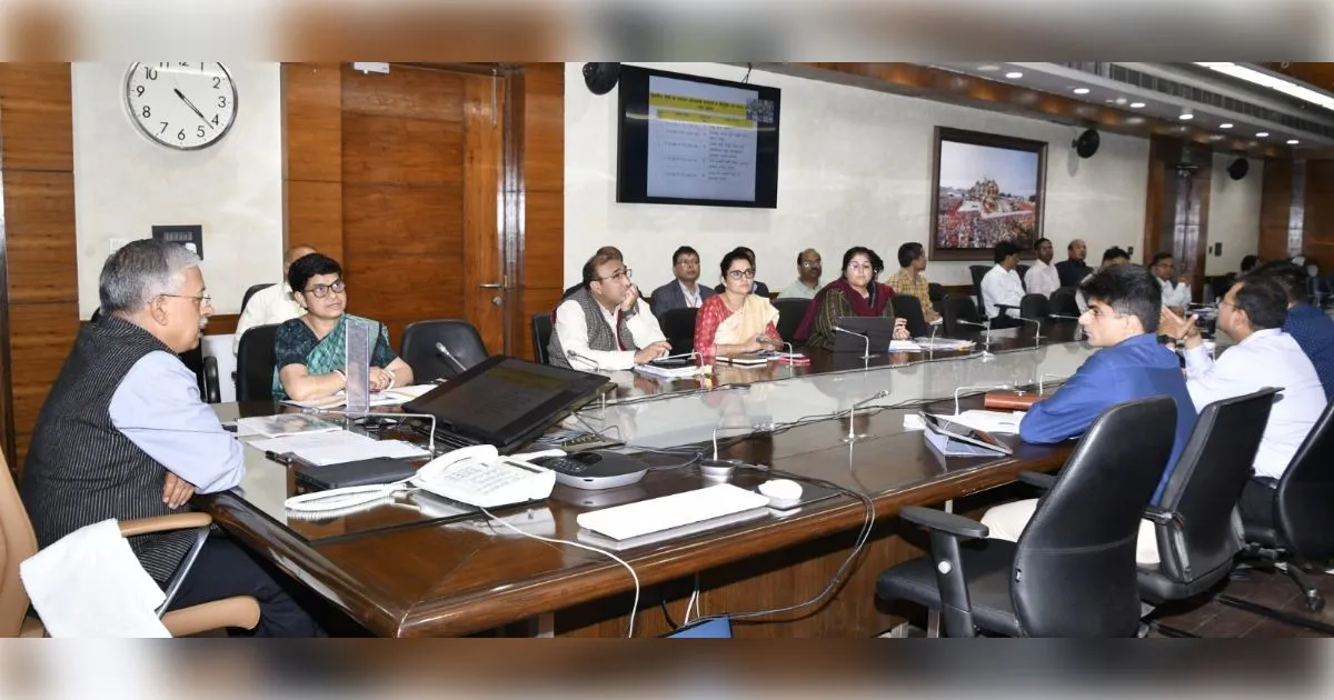 यूपी में सरकारी बाबू सावधान ! ई-ऑफिस पर लॉगिन नहीं किया तो रुक जाएगा वेतन, मुख्य सचिव का सख्त निर्देश