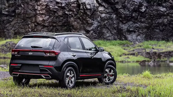 ₹2 लाख डाउन पेमेंट में घर लाएं Kia Sonet Automatic जानिए EMI और पूरी फाइनेंस डिटेल