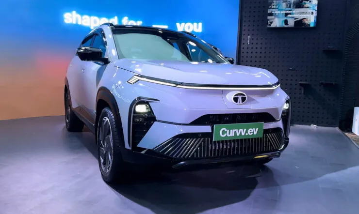 Tata Curvv EV पर बंपर डिस्काउंट फरवरी 2026 में 3.80 लाख तक की बचत जानें कीमत और सेफ्टी फीचर्स