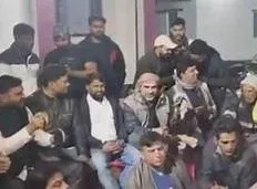 पंकज त्रिपाठी ने गांव में जमाई महफिल; मां की बरसी पर ढोलक बजाकर गाए फगुआ गीत