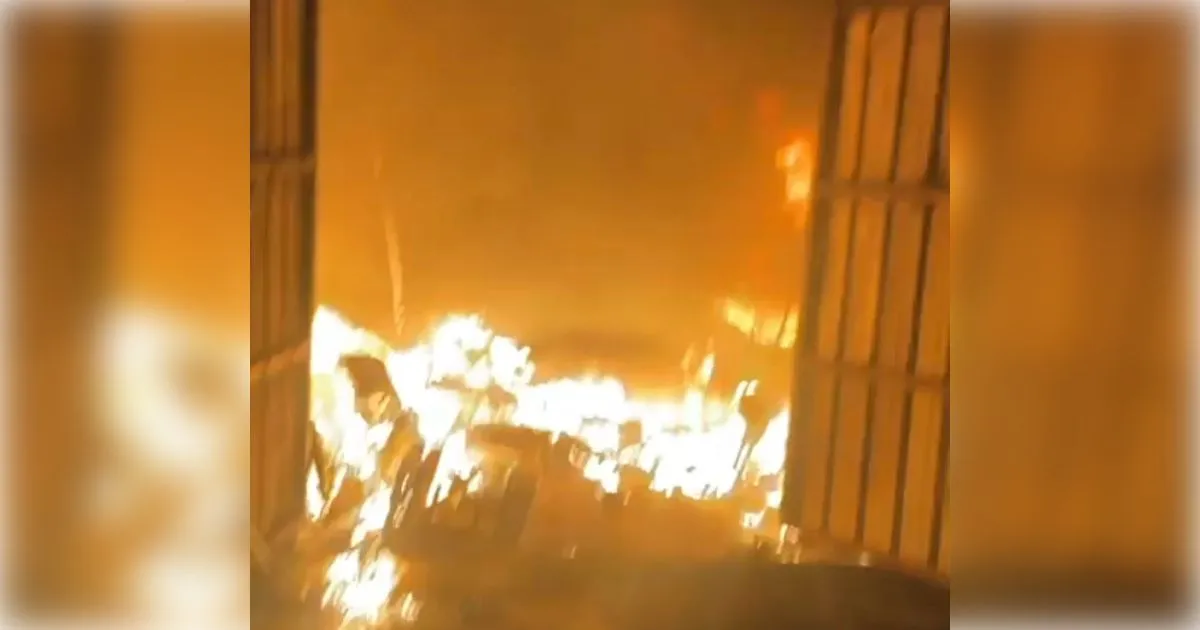 गाजियाबाद में मसूरी के डिपार्टमेंटल स्टोर में लगी भीषण आग, मची अफरा-तफरी, लाखों का हुआ नुकसान 