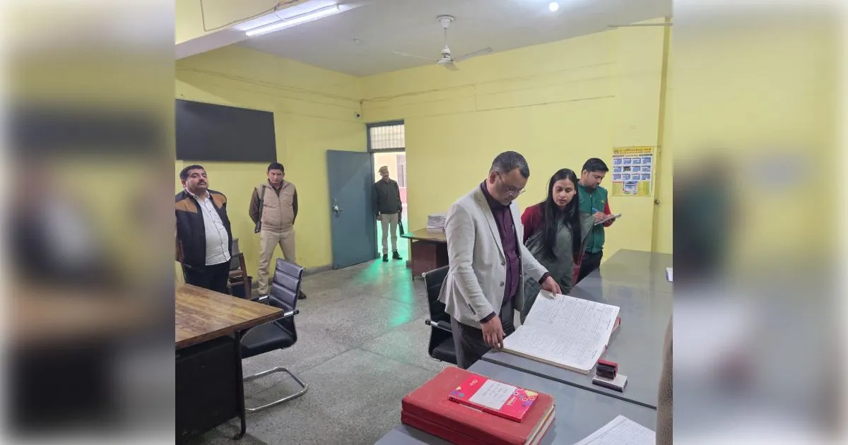 एडीएम शामली ने तहसील कैराना का किया औचक निरीक्षण: पुराने वादों के निस्तारण और वसूली में तेजी लाने के निर्देश