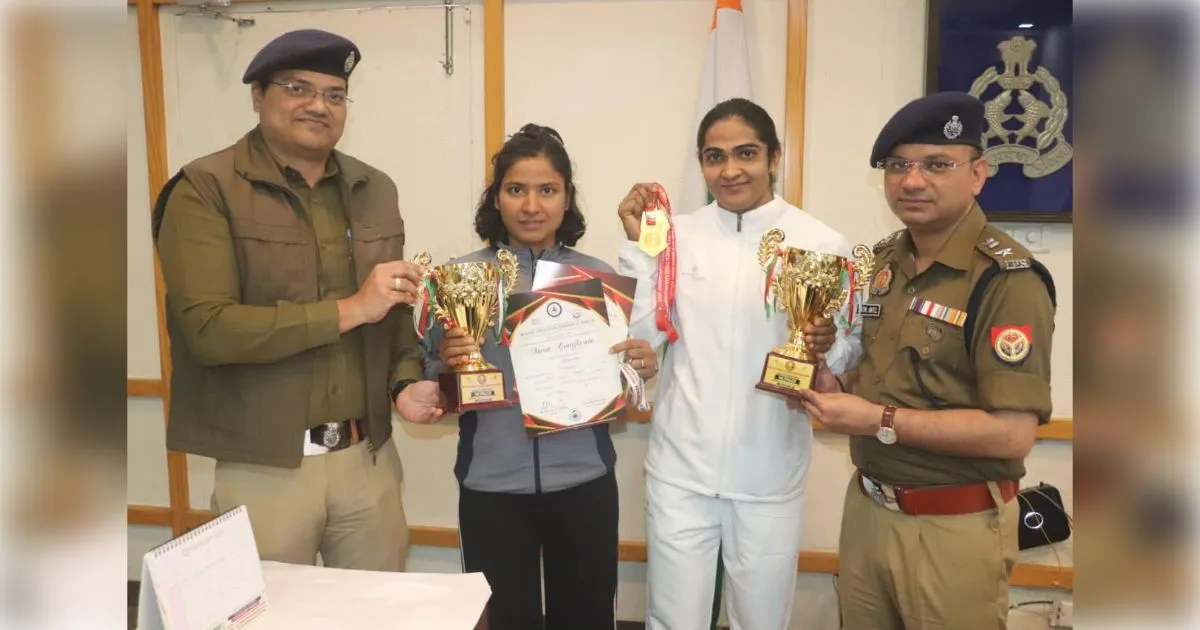 मुरादाबाद पुलिस की बेटियों ने देश में गाड़ा जीत का झंडा: एसएसपी सतपाल अंतिल ने स्वर्ण पदक विजेताओं को किया सम्मानित