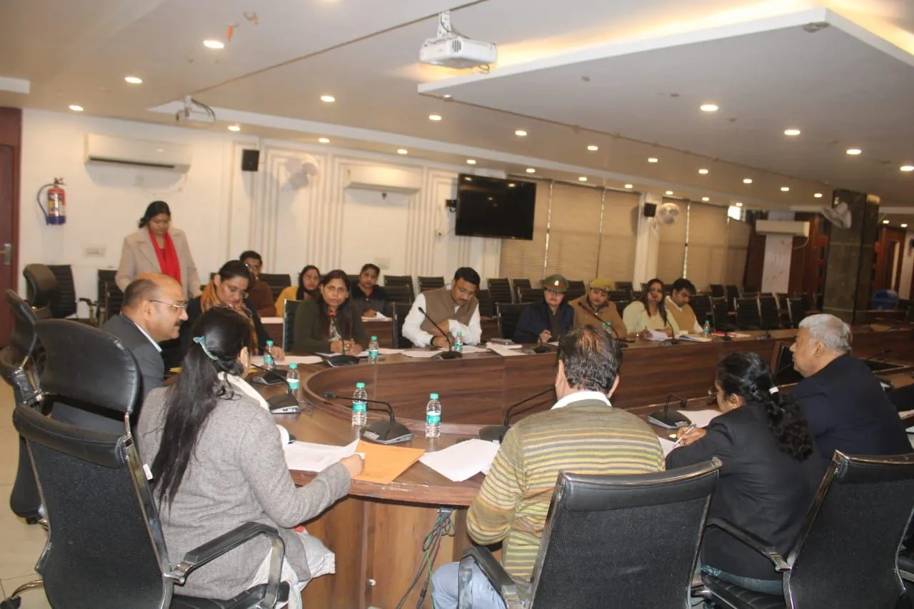 मेरठ: रानी लक्ष्मीबाई सम्मान कोष योजना के तहत जिला संचालन समिति की बैठक में 22 प्रकरणों की समीक्षा