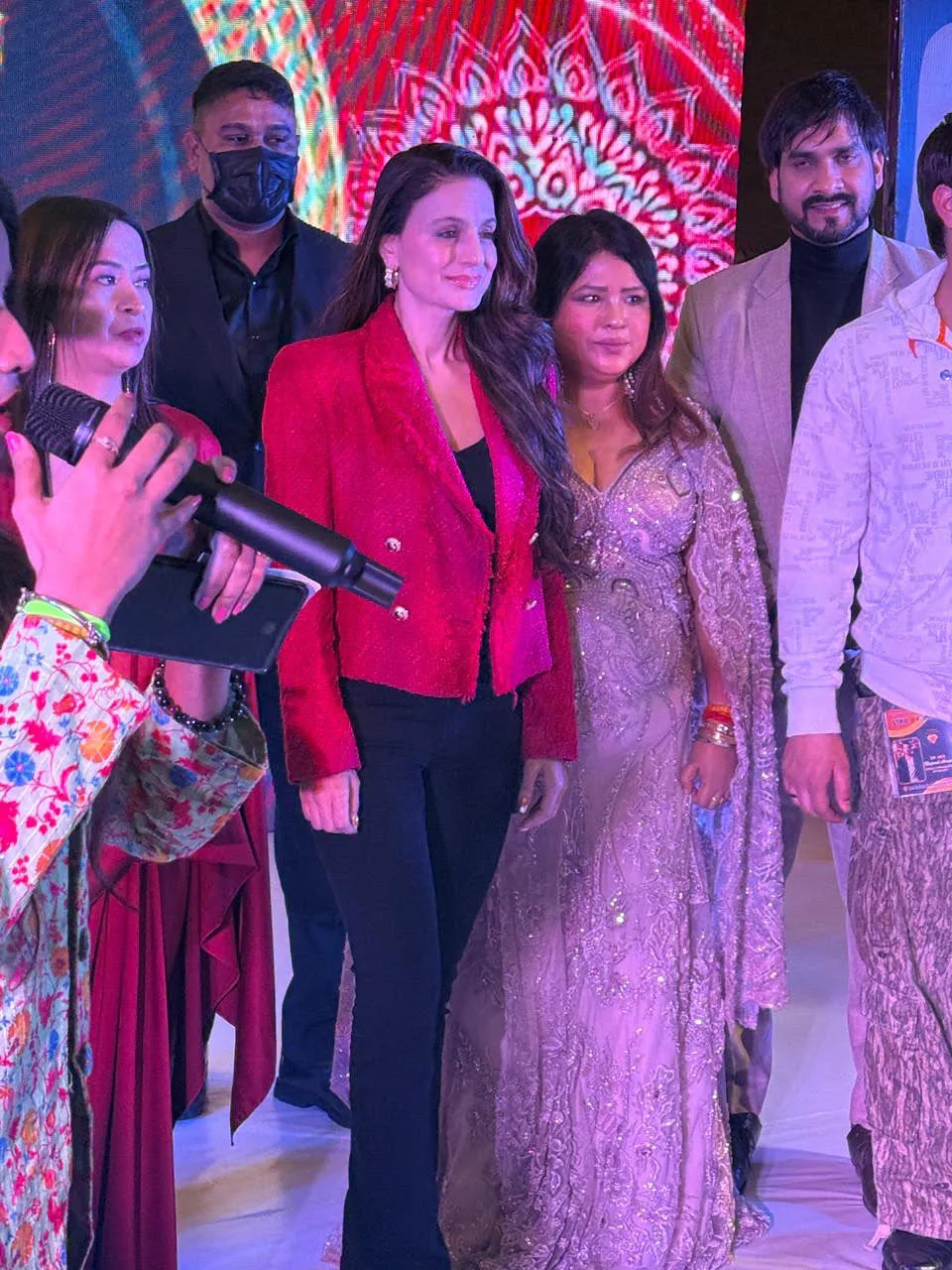 मुरादाबाद: अमीषा पटेल के खिलाफ NBW वारंट, वकील अभिषेक शर्मा बोले- पवन सस्ती लोकप्रियता के लिए केस का दुरुपयोग कर रहे