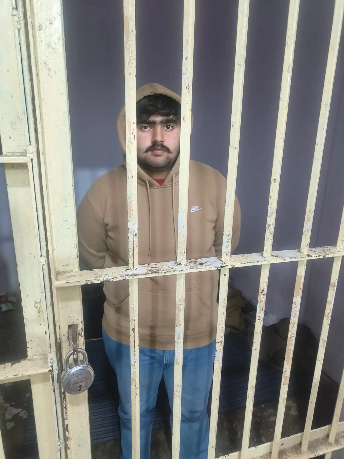 मुजफ्फरनगर: बीच सड़क पर जंजीर घुमाकर दहशत फैलाने वाला युवक गिरफ्तार, पुलिस ने चंद घंटों में ही सिखाया सबक