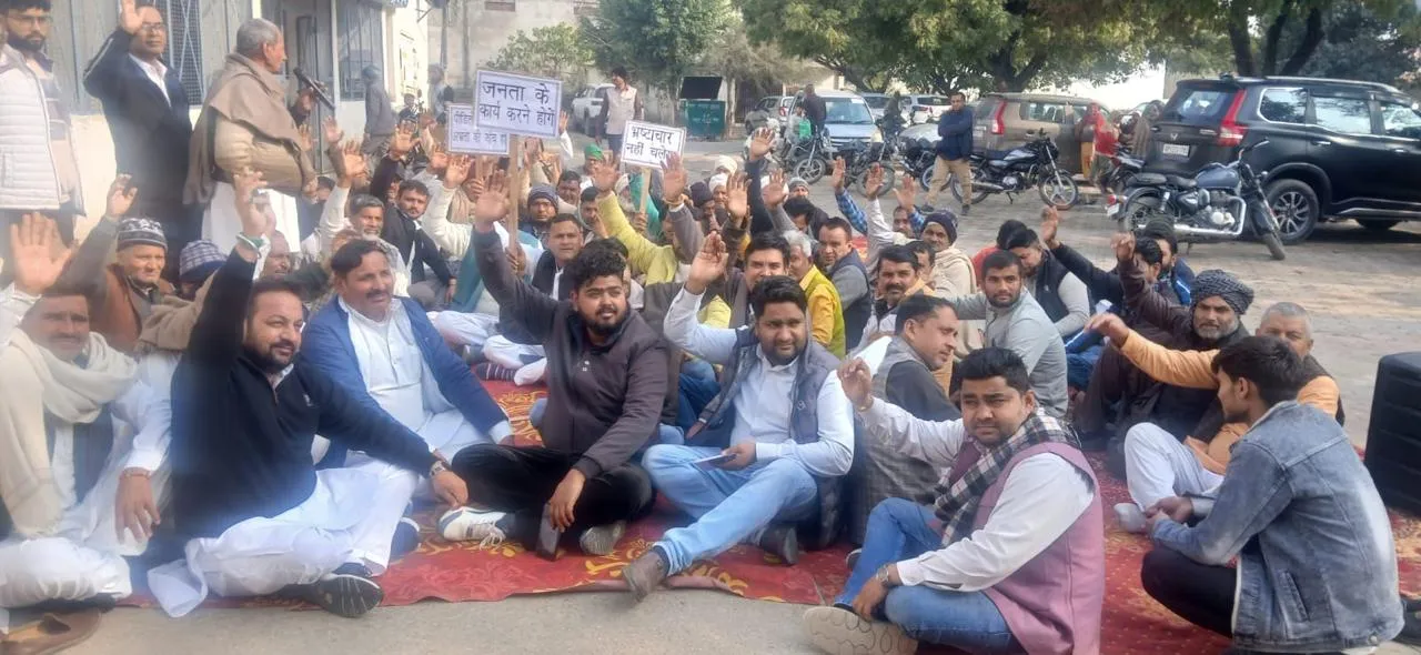 मुजफ्फरनगर: तहसील में भ्रष्टाचार के खिलाफ रालोद ने किया जोरदार प्रदर्शन, 12 फरवरी को बड़े आंदोलन की चेतावनी