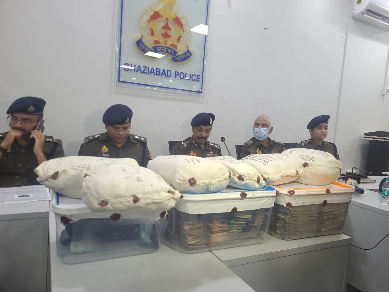 ऑपरेशन प्रहार: गाजियाबाद के नंदग्राम में नशे के काले कारोबार का भंडाफोड़, 59 लाख कैश के साथ 4 तस्कर दबोचे