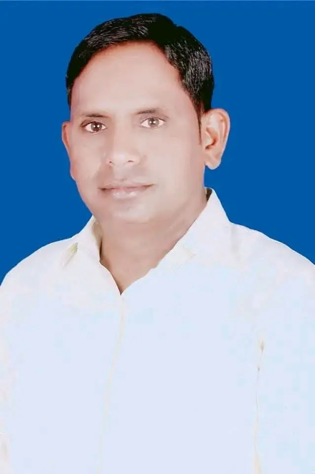 विधायक नंद किशोर गुर्जर पूरा पागल, सरकार इलाज करवाएंः मोहन प्रजापति