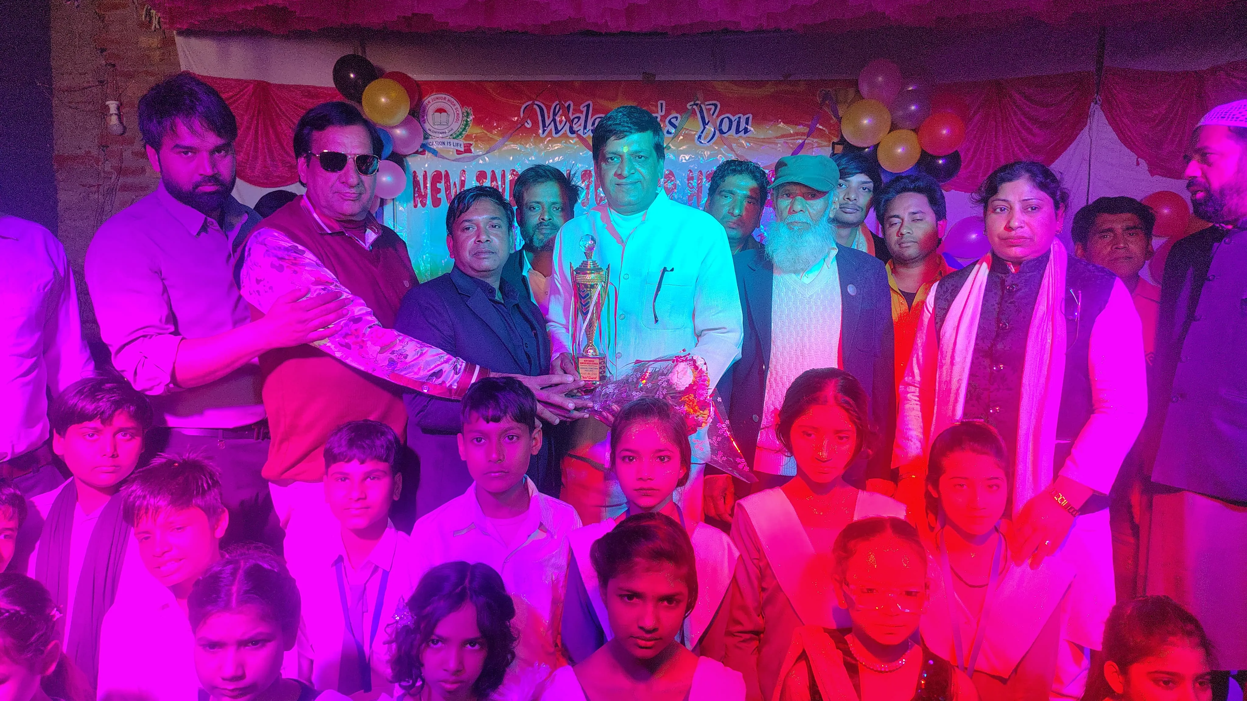 मुजफ्फरनगर: न्यू इंडियन पब्लिक जूनियर हाईस्कूल में वार्षिक दिवस समारोह, विद्यार्थियों को पुरस्कार वितरित