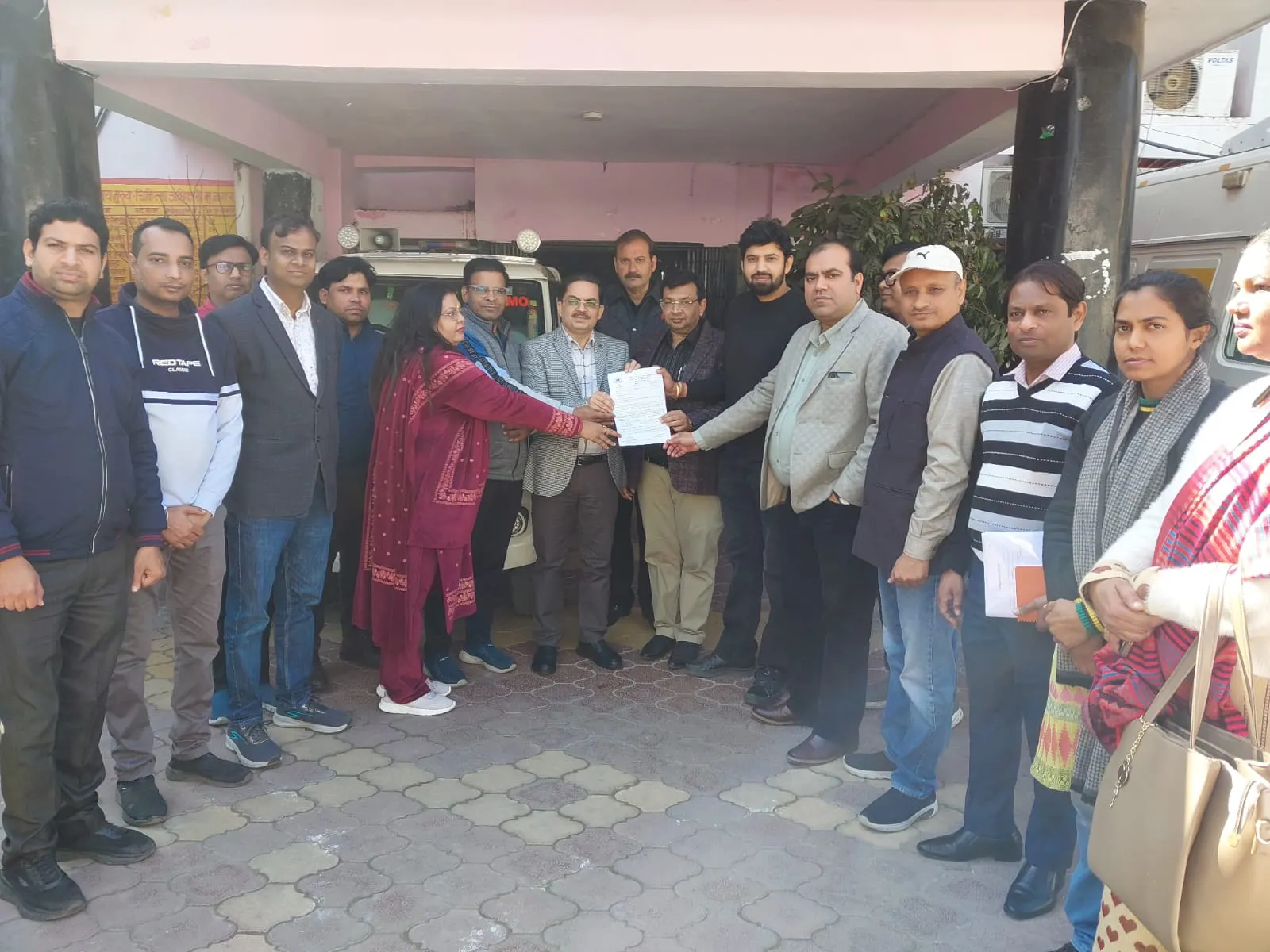 मुज़फ्फरनगर में दो माह से वेतन न मिलने पर संविदा स्वास्थ्य कर्मियों का फूटा गुस्सा, आंदोलन की दी चेतावनी