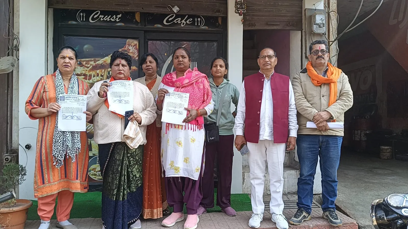 मुजफ्फरनगर: वैलेंटाइन डे पर शिवसेना और क्रांति सेना का कड़ा पहरा, होटलों में चेकिंग के दौरान जमकर हंगामा