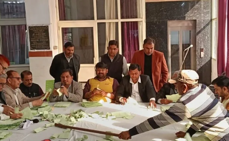 मुजफ्फरनगर में ज़िला बार संघ चुनाव में गिनती जारी, 12 वे राउंड के बाद मुकाबला चल रहा नजदीकी