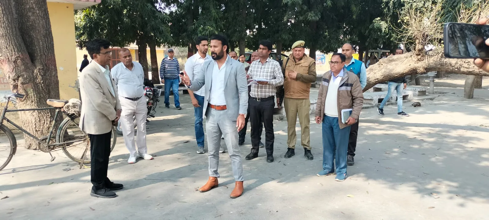 शामली: जिलाधिकारी  ने खंड विकास कार्यालय कांधला का किया निरीक्षण, साफ-सफाई और कर्मचारियों की जवाबदेही पर दिए निर्देश