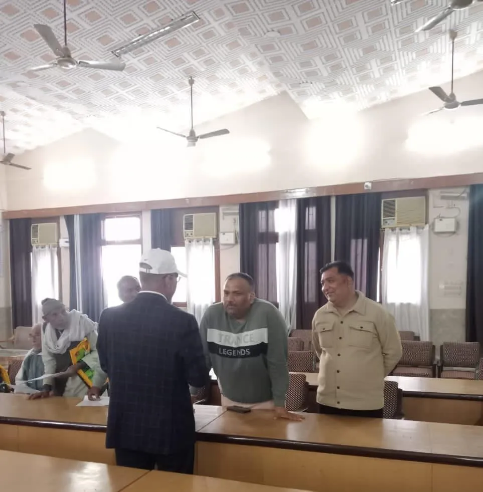 मुजफ्फरनगर: बदहाल सफाई व्यवस्था को लेकर जिलाधिकारी से मिले राष्ट्रीय नौजवान जनता दल के कार्यकर्ता