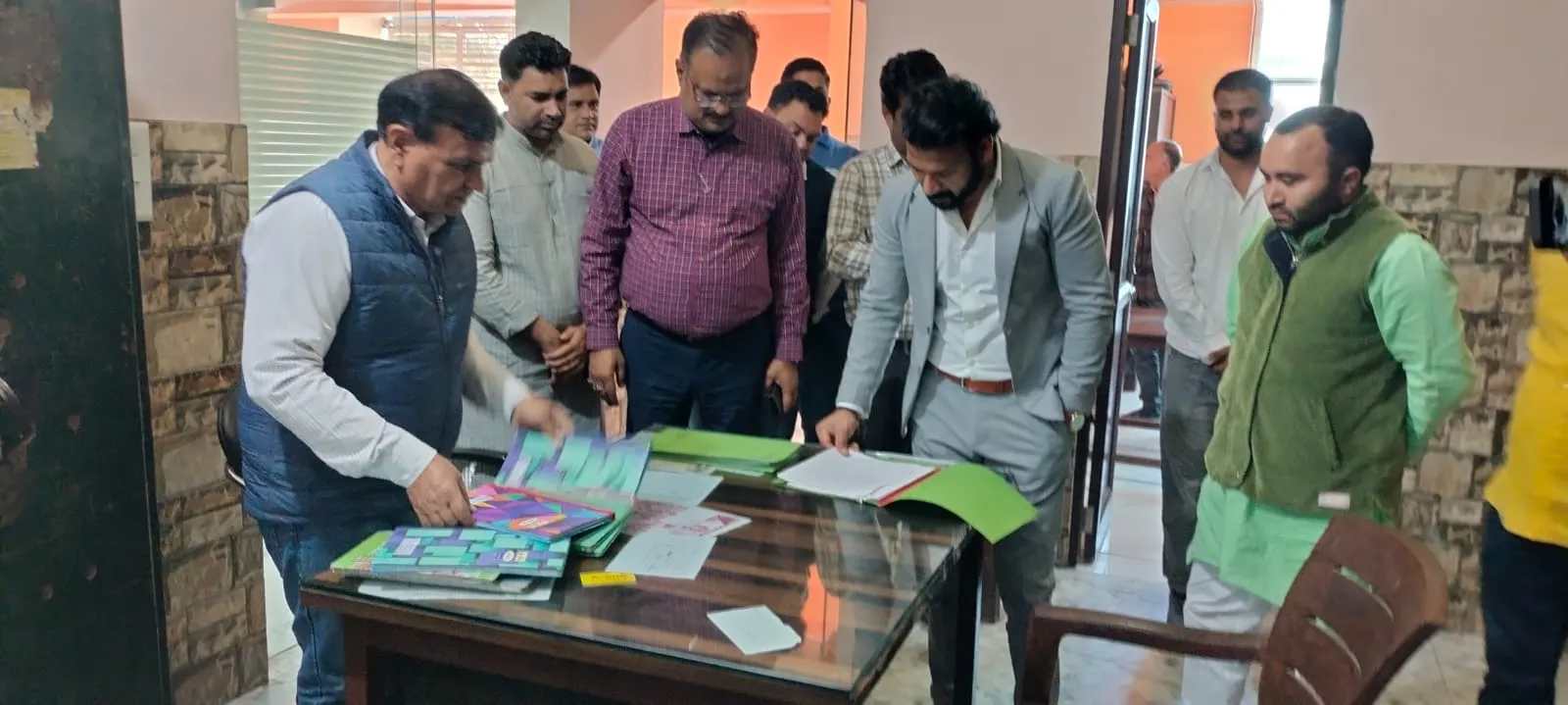 शामली: जिलाधिकारी ने कांधला व एलम नगर पालिकाओं का निरीक्षण कर विकास कार्यों और शिकायत निस्तारण की ली समीक्षा