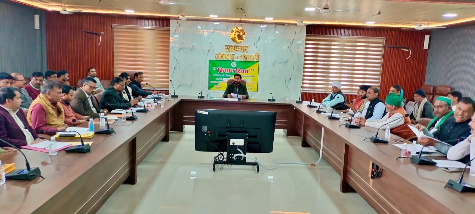 किसानों की समस्याओं पर डीएम सख्त: शामली कलेक्ट्रेट में 'किसान दिवस' का आयोजन, बकाया गन्ना भुगतान और बिजली समस्याओं के त्वरित निस्तारण के निर्देश