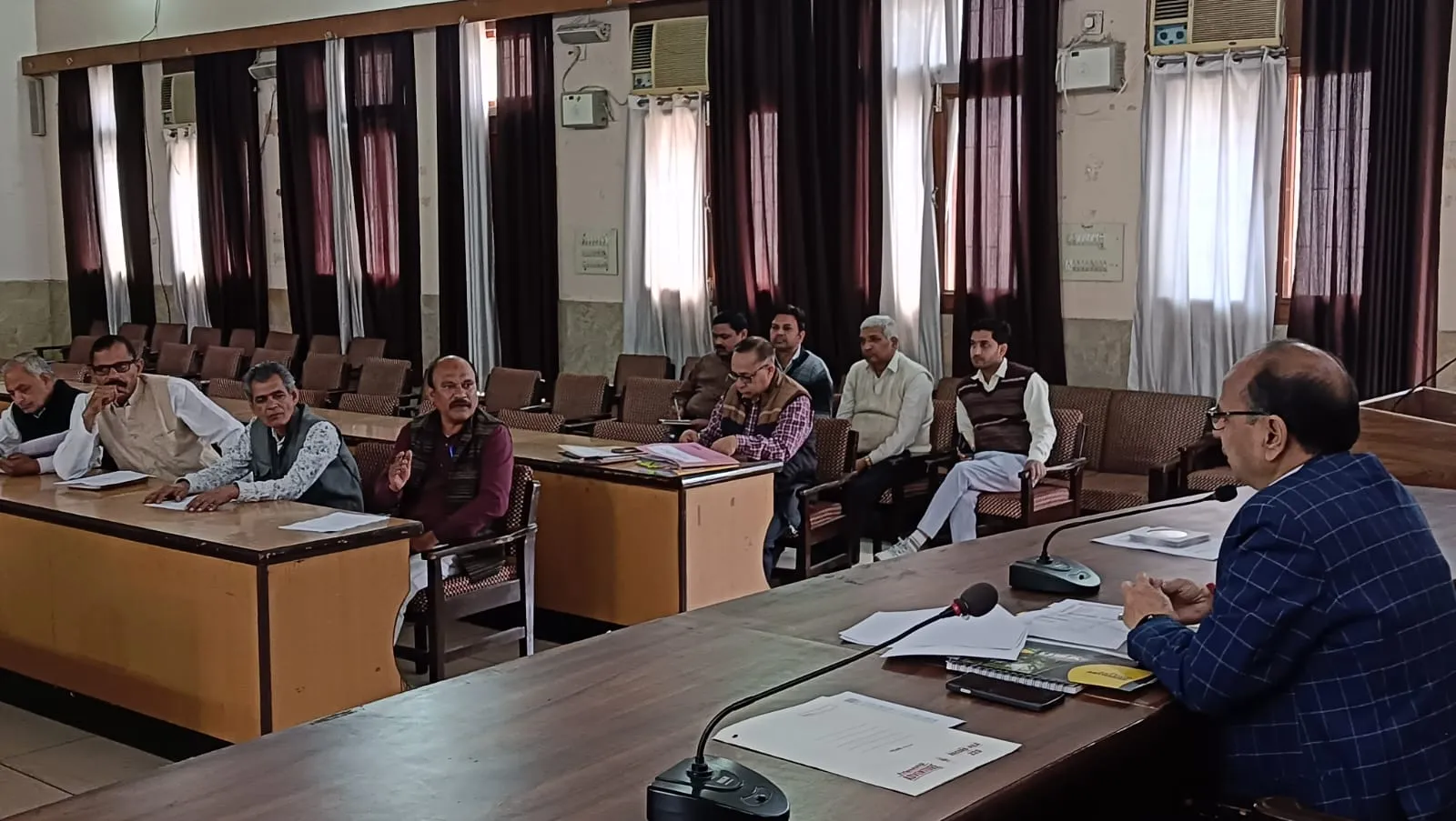 मुजफ्फरनगर में निर्वाचक नामावली पुनरीक्षण को लेकर बैठक आयोजित, विभिन्न राजनीतिक दलों से की चर्चा 