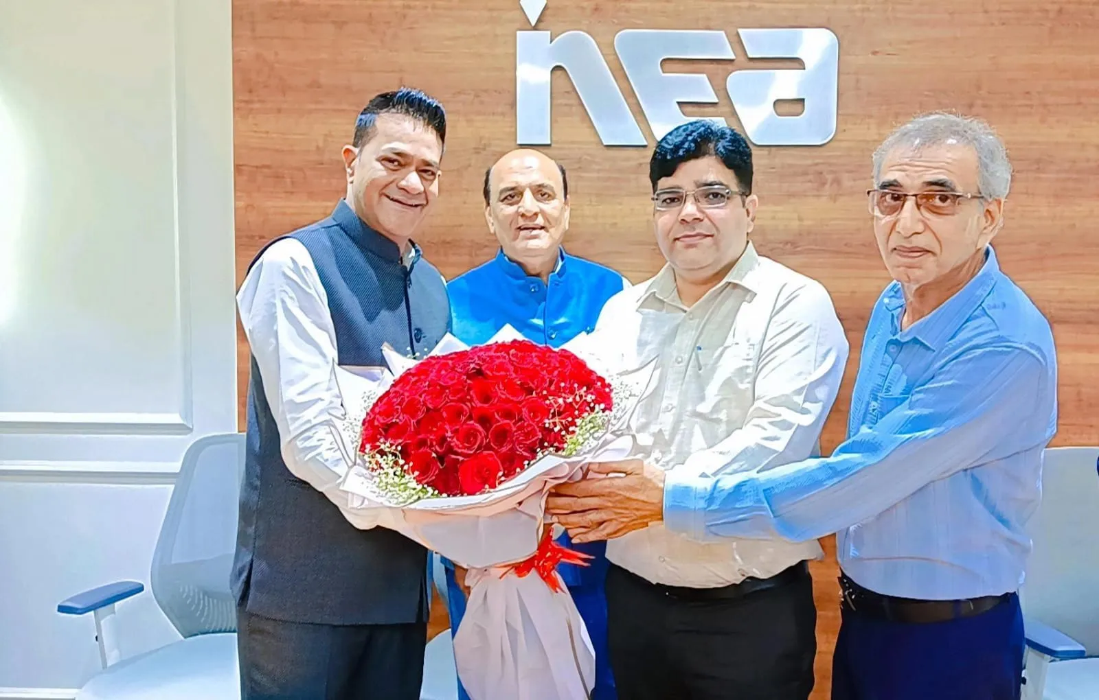 नोएडा उद्यमियों ने उप आयुक्त उद्योग पंकज निर्वाण से की बैठक, उद्योग समस्याओं के समाधान पर हुई चर्चा