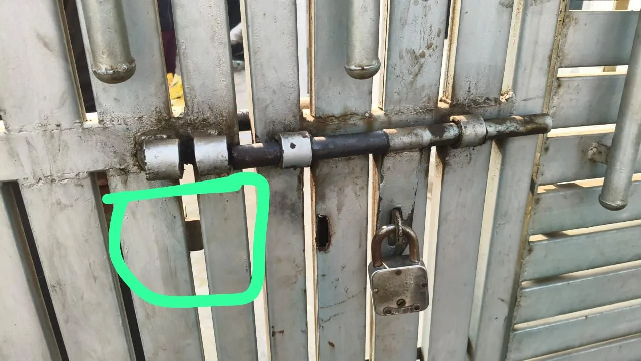 मेरठ साउथ स्टेशन के पास फैक्ट्री का ताला तोड़ सवा तीन लाख की चोरी, सीसीटीवी में कैद हुए बेखौफ बदमाश