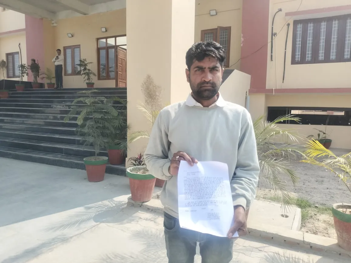 शामली: मस्जिद के मौलवी पर गंभीर आरोप, बच्चे को कमरे में बंद करने का वीडियो बनाया तो परिवार का किया 'हुक्का-पानी' बंद