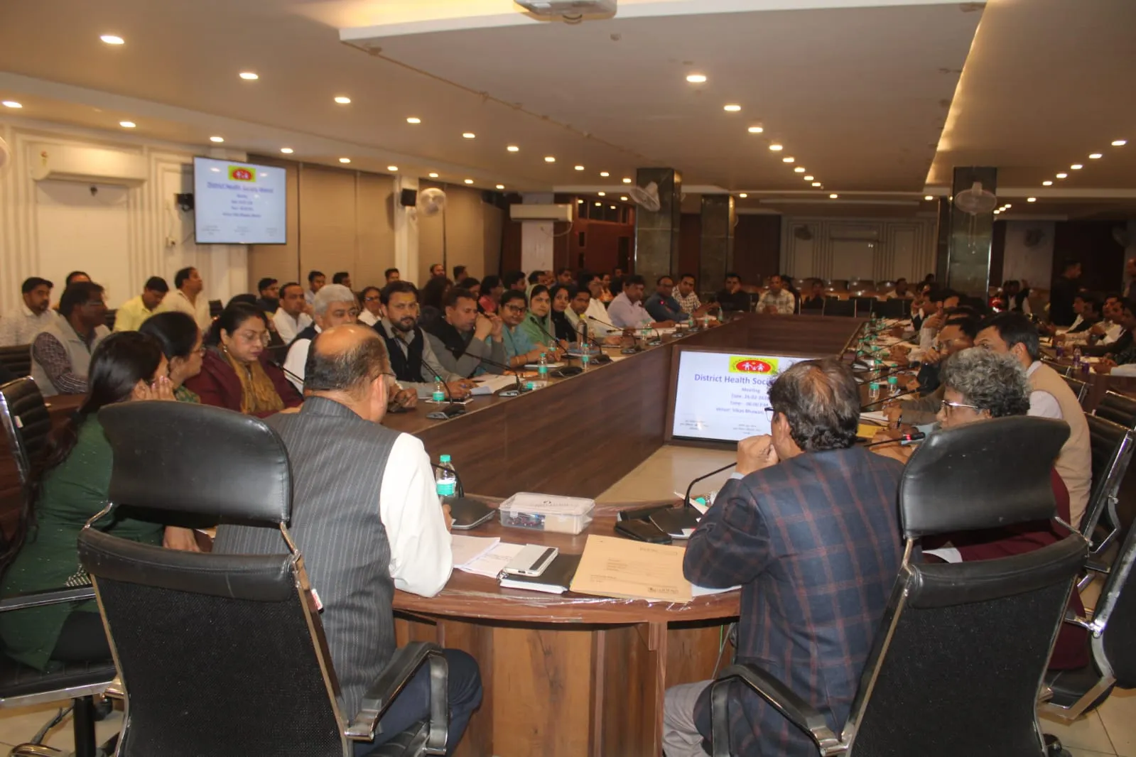 मेरठ में स्वास्थ्य सेवाओं में लापरवाही पर जिलाधिकारी सख्त, खाली पड़े आशा के पदों को तत्काल भरने के निर्देश