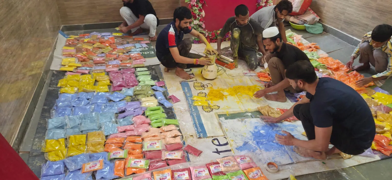 गाजियाबाद: डासना जेल के कैदियों ने घोले उम्मीदों के रंग, तैयार किया हर्बल गुलाल