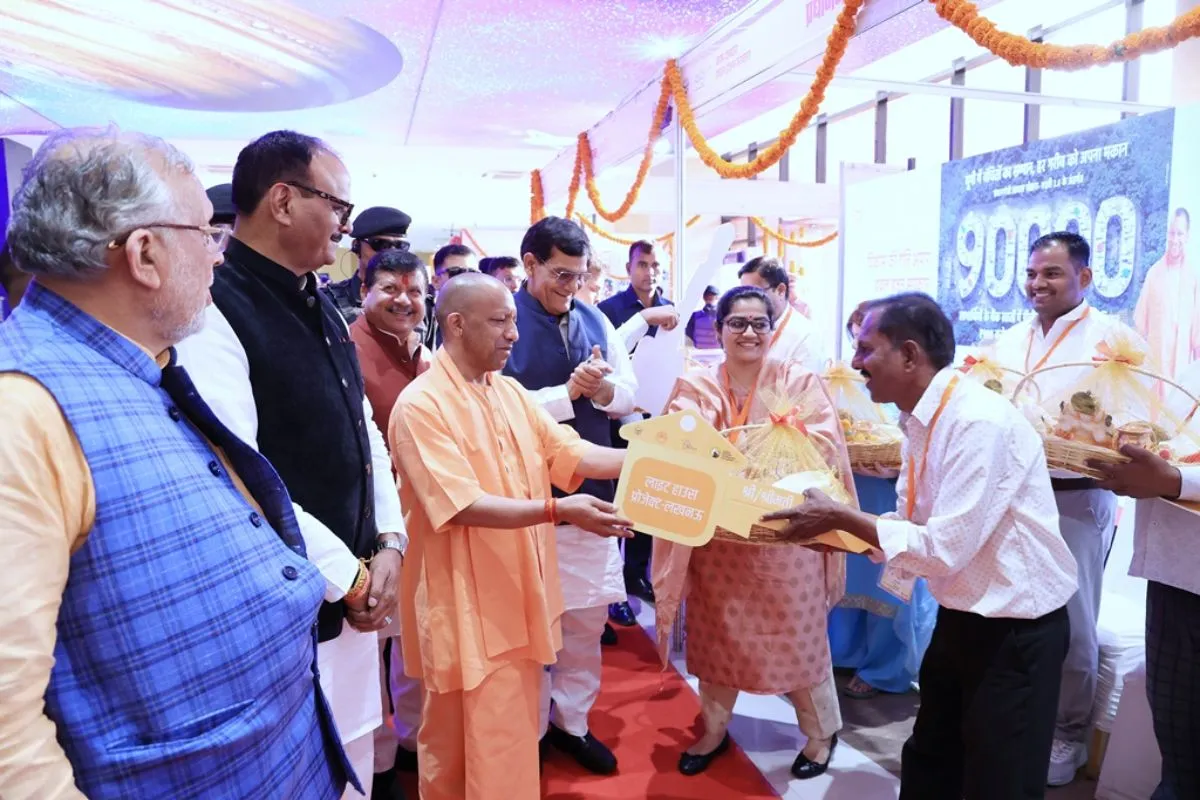 90 हजार गरीबों के खातों में पहुँचे 900 करोड़; सीएम योगी बोले— 