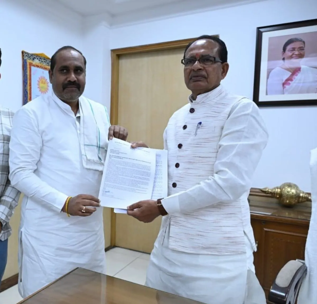 आलू के गिरते दाम और गन्ने के संकट पर भाकियू प्रवक्ता धर्मेंद्र मलिक ने की केंद्रीय कृषि मंत्री से मुलाकात