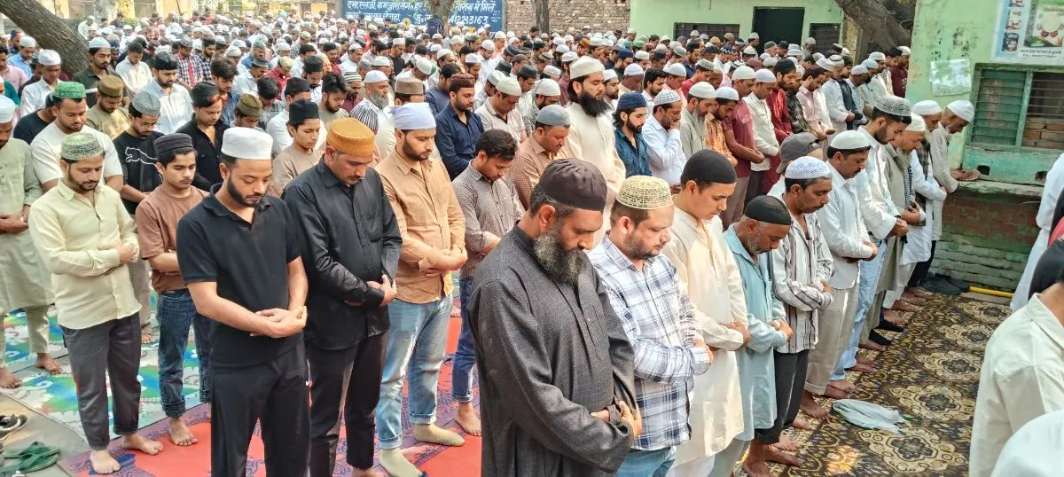 अकीदत के साथ अदा की गई माहे रमजान के तीसरे जुमे की नमाज, मस्जिदों में उमड़ी नमाजियों की भारी भीड़