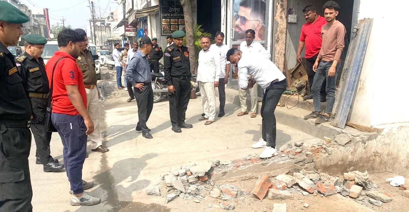 सहारनपुर: मल्हीपुर रोड पर नगर निगम का अतिक्रमण हटाओ अभियान, 50 स्थानों से कब्जा हटाया