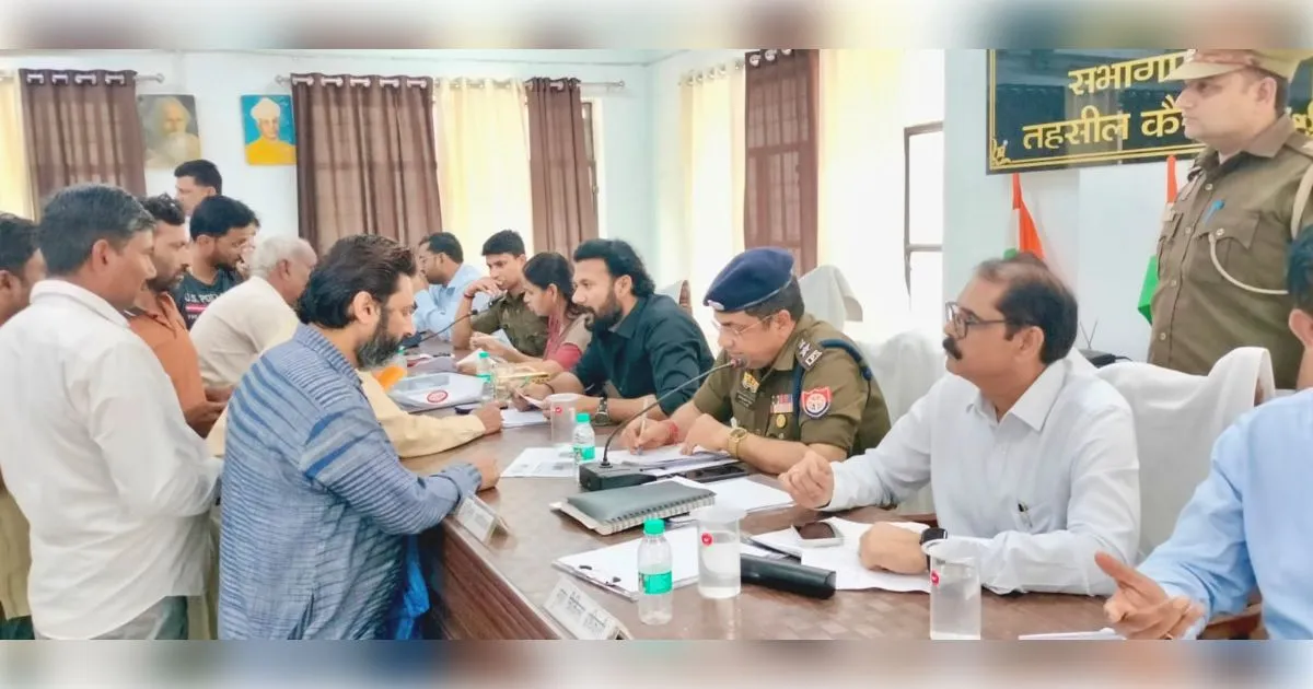 शामली में समाधान दिवस: लापरवाही पर बरसे डीएम, अनुपस्थित अधिकारियों को थमाया नोटिस